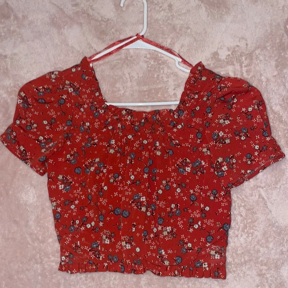 FLORAL TOP - Picture 1 of 2